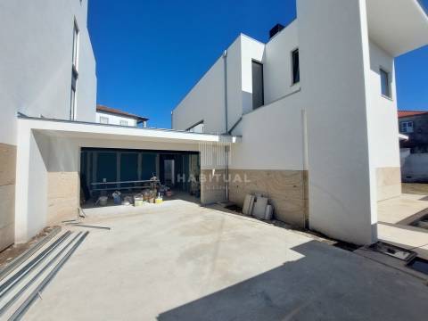 Moradia T3 com Vistas Mar em Monserrate