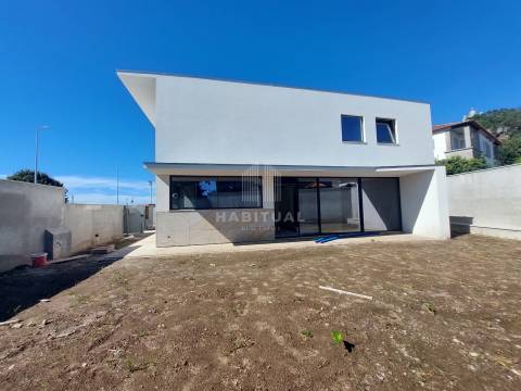 Moradia T3 com Vistas Mar em Monserrate