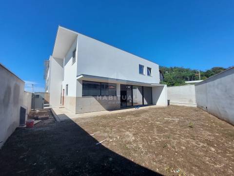 Moradia T3 com Vistas Mar em Monserrate