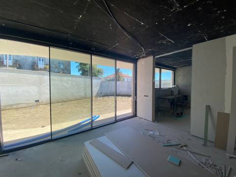 Moradia T3 com Vistas Mar em Monserrate