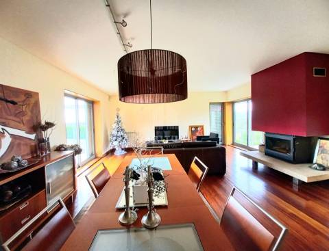 Moradia T4 em Loivo com Vistas para o Rio Minho e Piscina Exterior