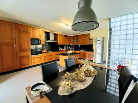 Moradia T4 em Loivo com Vistas para o Rio Minho e Piscina Exterior