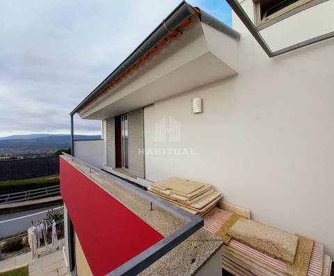 Moradia T4 em Loivo com Vistas para o Rio Minho e Piscina Exterior