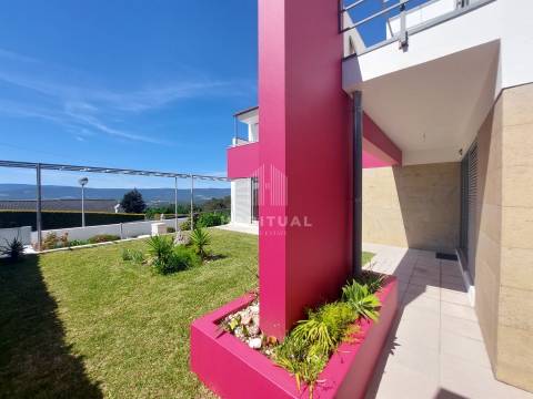 Moradia T4 em Loivo com Vistas para o Rio Minho e Piscina Exterior