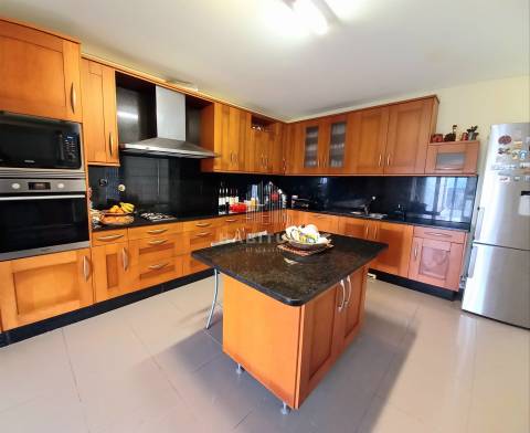 Moradia T4 em Loivo com Vistas para o Rio Minho e Piscina Exterior