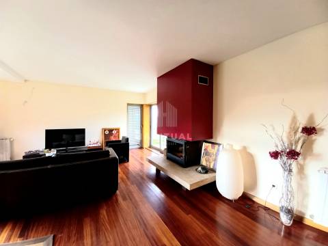 Moradia T4 em Loivo com Vistas para o Rio Minho e Piscina Exterior