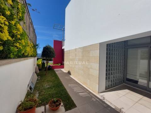 Moradia T4 em Loivo com Vistas para o Rio Minho e Piscina Exterior