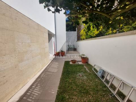 Moradia T4 em Loivo com Vistas para o Rio Minho e Piscina Exterior