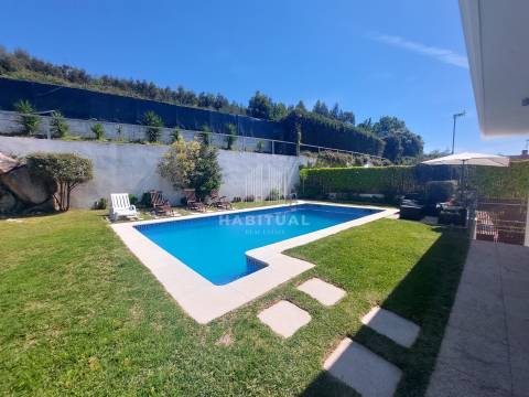 Moradia T4 em Loivo com Vistas para o Rio Minho e Piscina Exterior