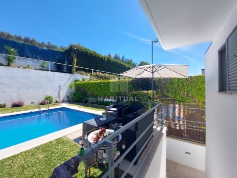 Moradia T4 em Loivo com Vistas para o Rio Minho e Piscina Exterior