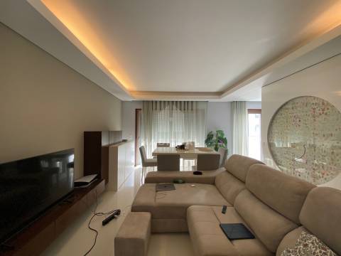 Apartamento T2 com Piscina na Meadela