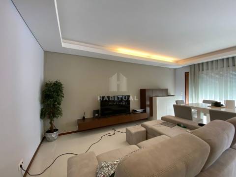 Apartamento T2 com Piscina na Meadela