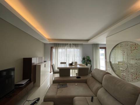 Apartamento T2 com Piscina na Meadela