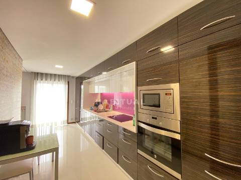 Apartamento T2 com Piscina na Meadela