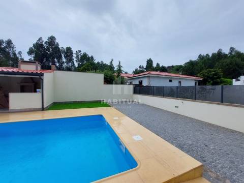 Moradia Isolada T4 com Piscina e Jardim em Riba de Âncora