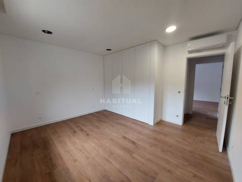 Moradia Isolada T4 com Piscina e Jardim em Riba de Âncora