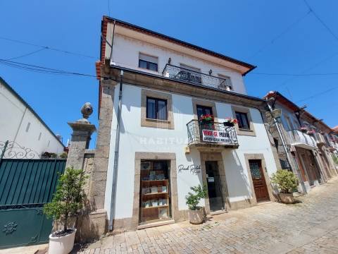 Prédio de 3 Pisos no Centro Histórico de Vila Nova de Cerveira