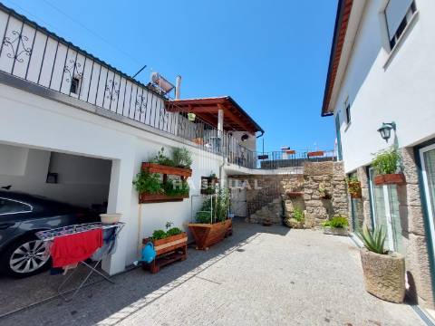 Prédio de 3 Pisos no Centro Histórico de Vila Nova de Cerveira