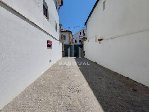 Prédio de 3 Pisos no Centro Histórico de Vila Nova de Cerveira