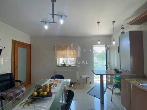 Prédio de 3 Pisos no Centro Histórico de Vila Nova de Cerveira