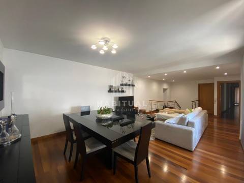 Prédio de 3 Pisos no Centro Histórico de Vila Nova de Cerveira