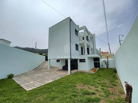 MORADIA T3 EM MOLEDO - VISTA MAR