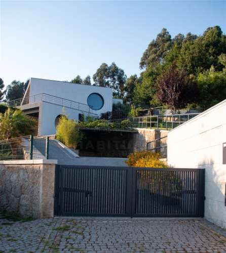 Moradia individual T5 com piscina em Ponte de Lima