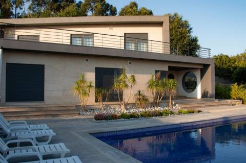 Moradia individual T5 com piscina em Ponte de Lima