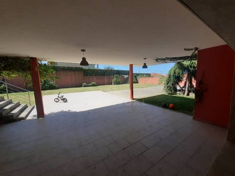 MORADIA ISOLADA T3+2 NO CASTELO DO NEIVA COM VISTA MAR