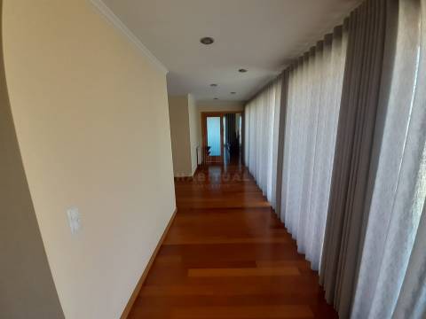 MORADIA ISOLADA T3+2 NO CASTELO DO NEIVA COM VISTA MAR