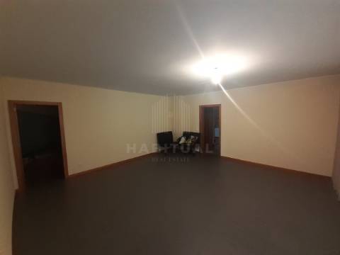 MORADIA ISOLADA T3+2 NO CASTELO DO NEIVA COM VISTA MAR