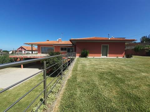 MORADIA ISOLADA T3+2 NO CASTELO DO NEIVA COM VISTA MAR