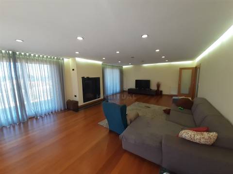 MORADIA ISOLADA T3+2 NO CASTELO DO NEIVA COM VISTA MAR