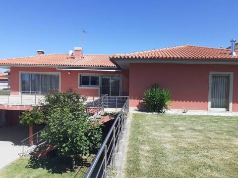 MORADIA ISOLADA T3+2 NO CASTELO DO NEIVA COM VISTA MAR