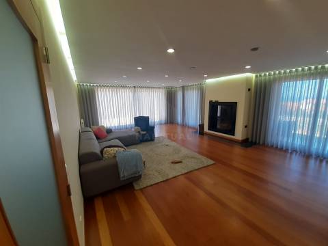 MORADIA ISOLADA T3+2 NO CASTELO DO NEIVA COM VISTA MAR