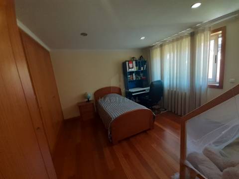 MORADIA ISOLADA T3+2 NO CASTELO DO NEIVA COM VISTA MAR