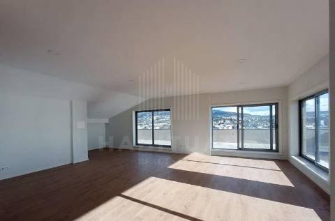 APARTAMENTO T4 DUPLEX EM CREIXOMIL