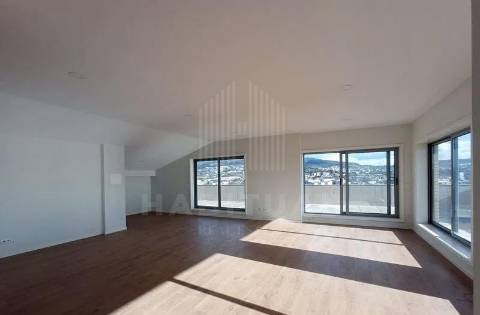 APARTAMENTO T4 DUPLEX EM CREIXOMIL