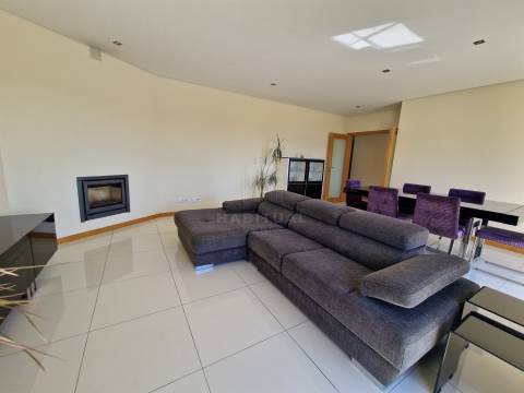 APARTAMENTO T4  COM TERRAÇO EM SANTA MARTA