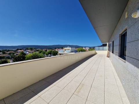 APARTAMENTO T4  COM TERRAÇO EM SANTA MARTA