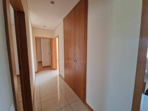 APARTAMENTO T4  COM TERRAÇO EM SANTA MARTA