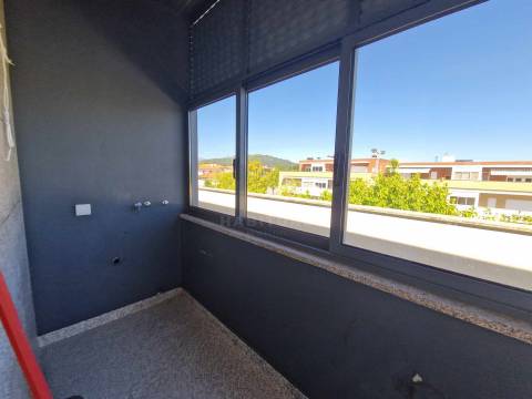 APARTAMENTO T4  COM TERRAÇO EM SANTA MARTA