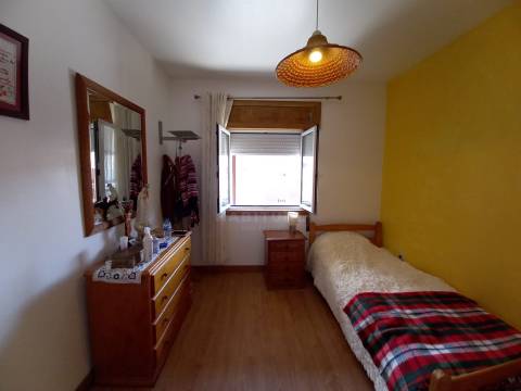 ANDAR MORADIA T2  NA MEADELA