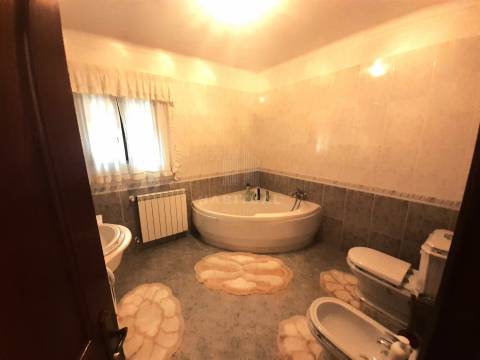 MORADIA T5 EM ESTORÃOS - PONTE DE LIMA