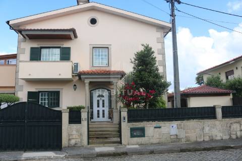 Moradia T5 em Balugães, Barcelos