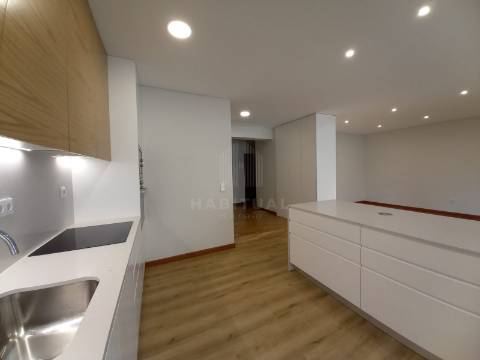 APARTAMENTO T3 COM TERRAÇO NO CENTRO DA CIDADE DE VIANA DO CASTELO