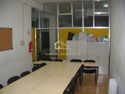 Conjunto de 3 lojas em Vila Nova de Cerveira