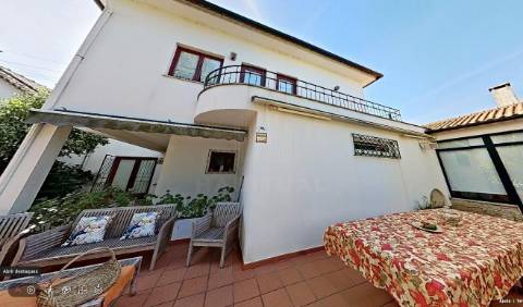 MORADIA T4+1 NA MEADELA ( COVA)