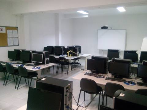 Conjunto de 3 lojas em Vila Nova de Cerveira