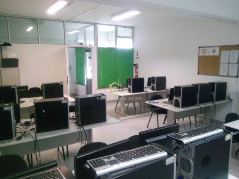 Conjunto de 3 lojas em Vila Nova de Cerveira